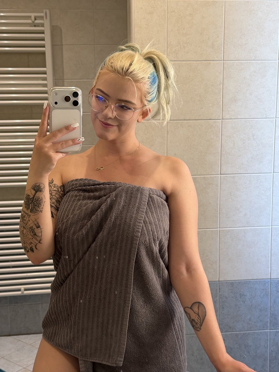 annablxm's tweet photo. Kommst du mit duschen?🙈 https://t.co/35W6OkXLTN