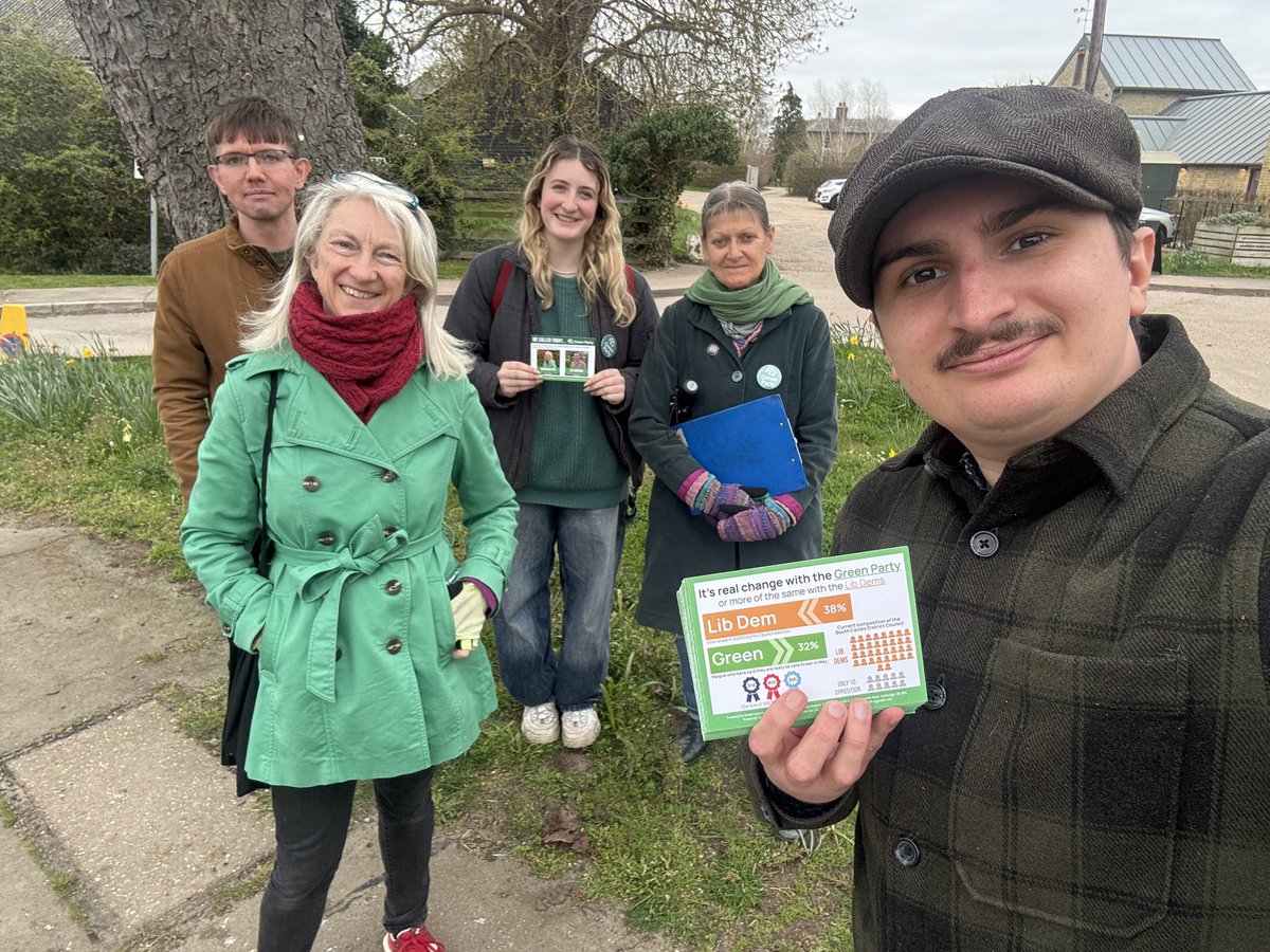 ElliotTongUK's tweet photo. I’ve relaxed this afternoon with a nice trip to the countryside 🌳 I was out in Stapleford with the @CambridgeGreens, where I spoke with residents excited to vote Green 💚 After that, I replaced poster boards nicked by a silly thief 🤣 Luckily, what goes around comes around… https://t.co/wpEdmpSOty