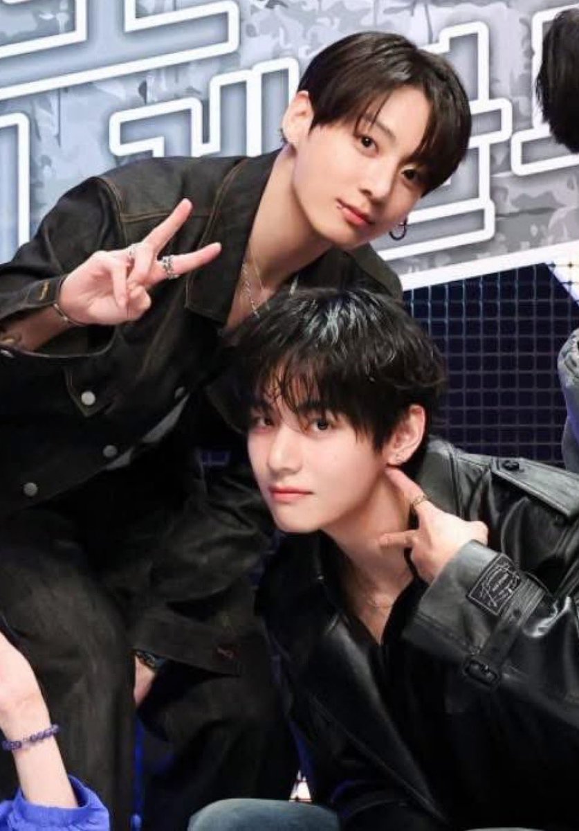 Kat21gc's tweet photo. Having Tae and Jungkook as my biases is so exhausting but worth it! every single day I see their solos fighting over who’s better, who’s copying who, who sings better, dances better, who gets more likes, who's face card, etc ...and I’m just here enjoying the love they give https://t.co/wJtwHZPxWe