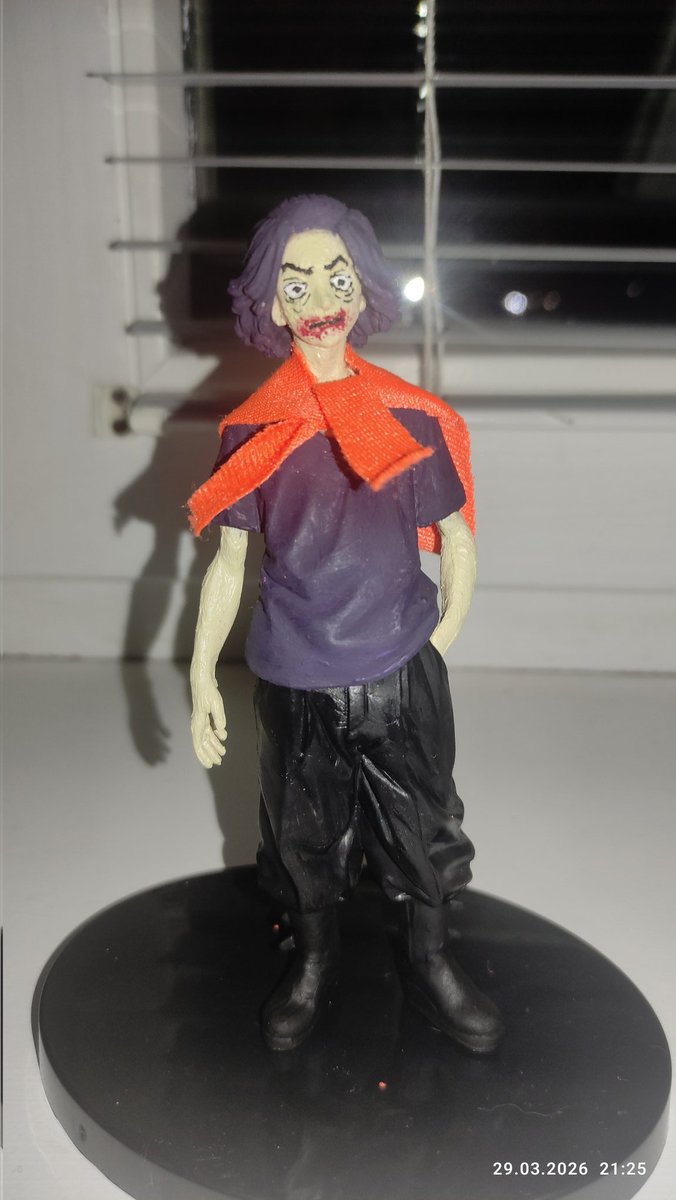 kuwatich's tweet image. You won't believe it... I repainted the figurine again 😧

#ninah #noimnotahuman #wireface