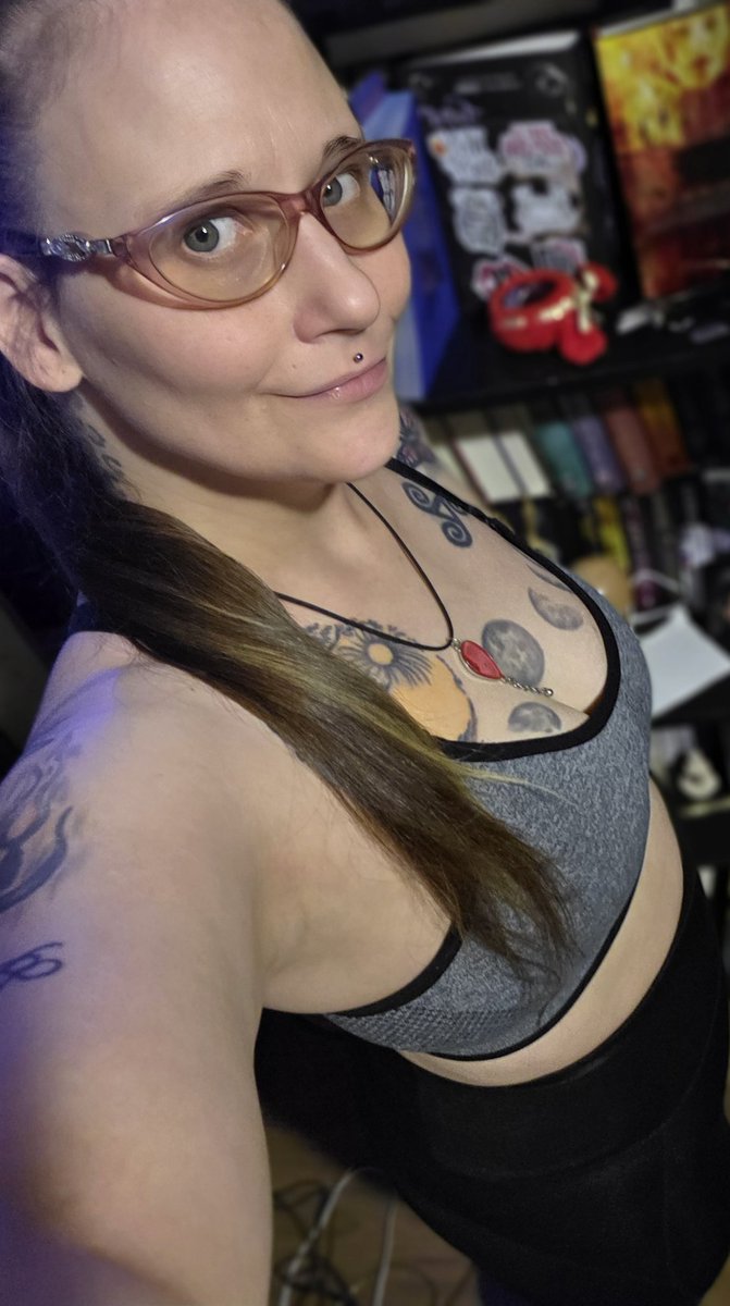 lana_drop's tweet photo. Well it is #Workout time. I hope everyone is fabulous today. https://t.co/iRdsfmWqwY