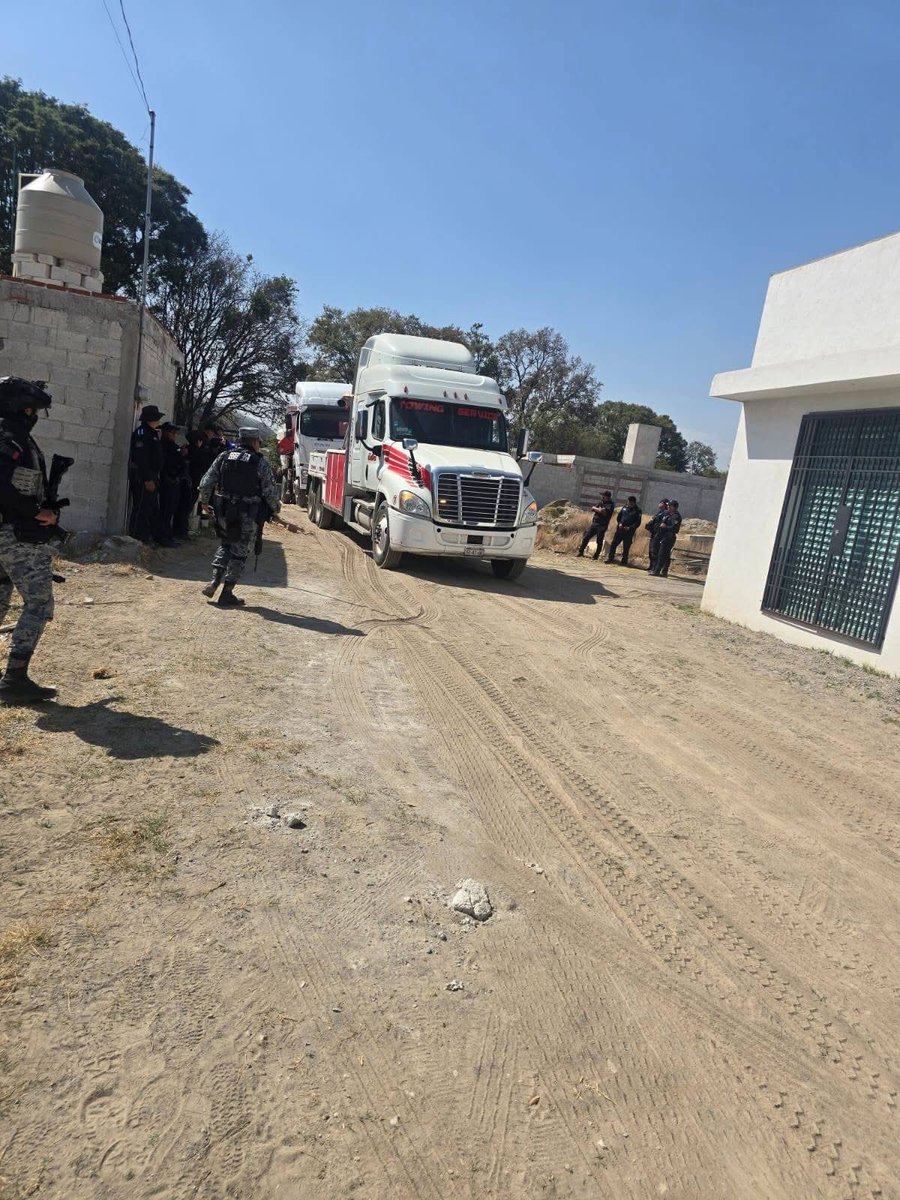 Aquí una de las zonas donde la rata que anda en la MÉX-PUE deja o descarga la mercancía de los camiones robados. En la semana le robaron uno de plataforma a un familiar y gracias al GPS, a la <a href="/GN_Carreteras/">Guardia Nacional Carreteras</a> y <a href="/SSC_Pue/">SSC Puebla</a> se pudo recuperar con éxito. <a href="/PueblaAyto/">Puebla Gobierno de la Ciudad</a> #MEXPUE