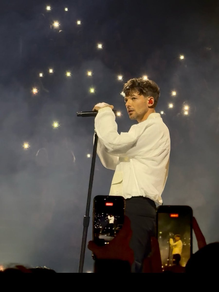 Louis Tomlinson Fan signs tweet media