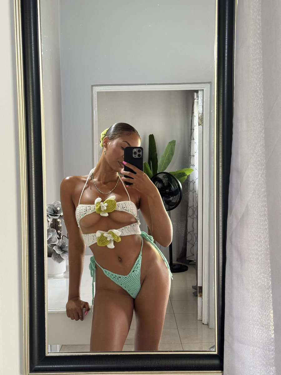 Golden Girl 🍯 tweet media