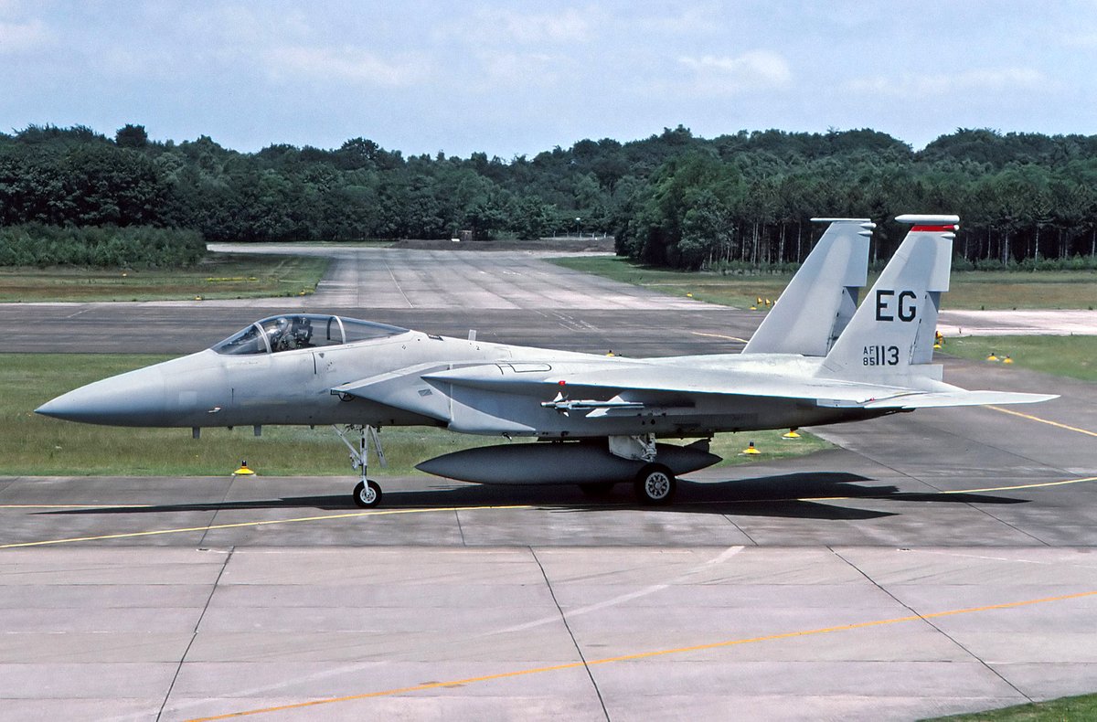 Runway 09/27 Soesterberg Air Base tweet media