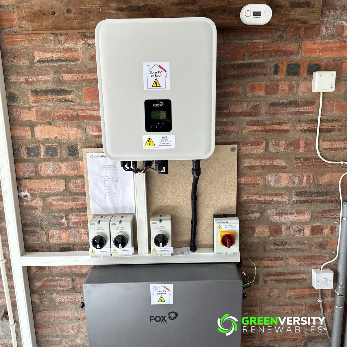 GreenVersity's tweet photo. CHECK OUT OUR FANTASTIC INSTALL!

A perfect install, finished off to our usual incredibly high standards.

https://t.co/k54q1CIa2d

#SolarInstallation #GoSolar #SolarPower #CleanEnergy #RenewableEnergy #SolarSolutions #SunPowered #SolarSetup #SolarSystems #SolarPanels https://t.co/G1F5pi10KL