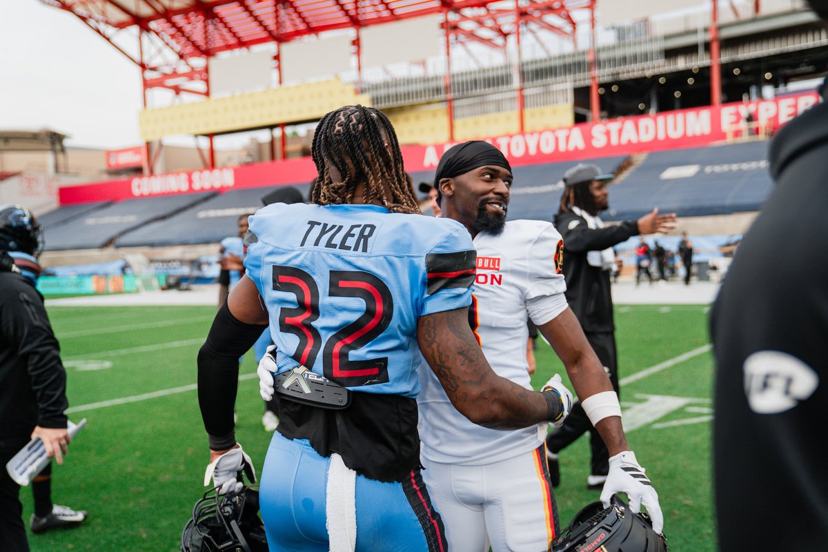 UFLGamblers's tweet photo. Brotherhood 🤞 https://t.co/lnfHKsrAdi