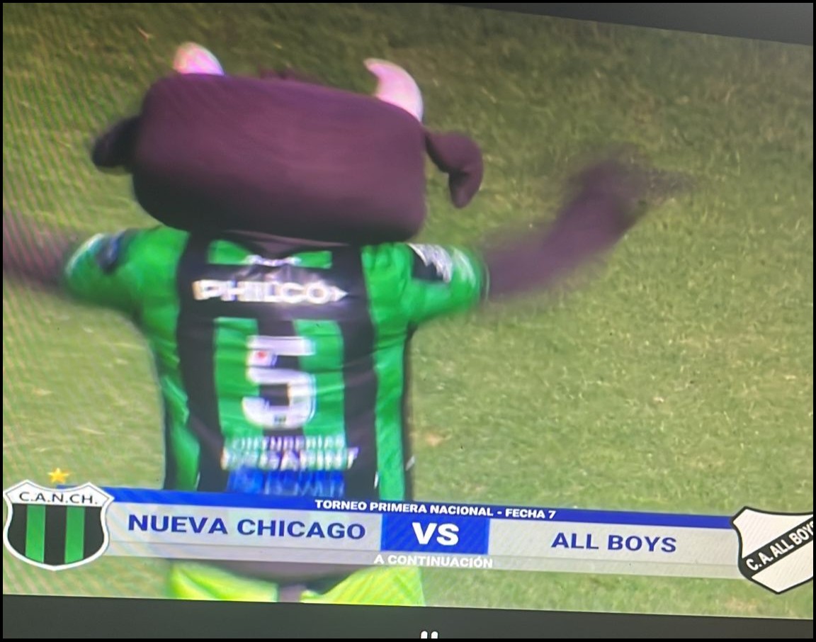 MiVidaenByN's tweet photo. El torito con el 5 en la espalda un clásico más boludo no conseguimos 
Vamos #AllBoys https://t.co/vSkjyPIVDb