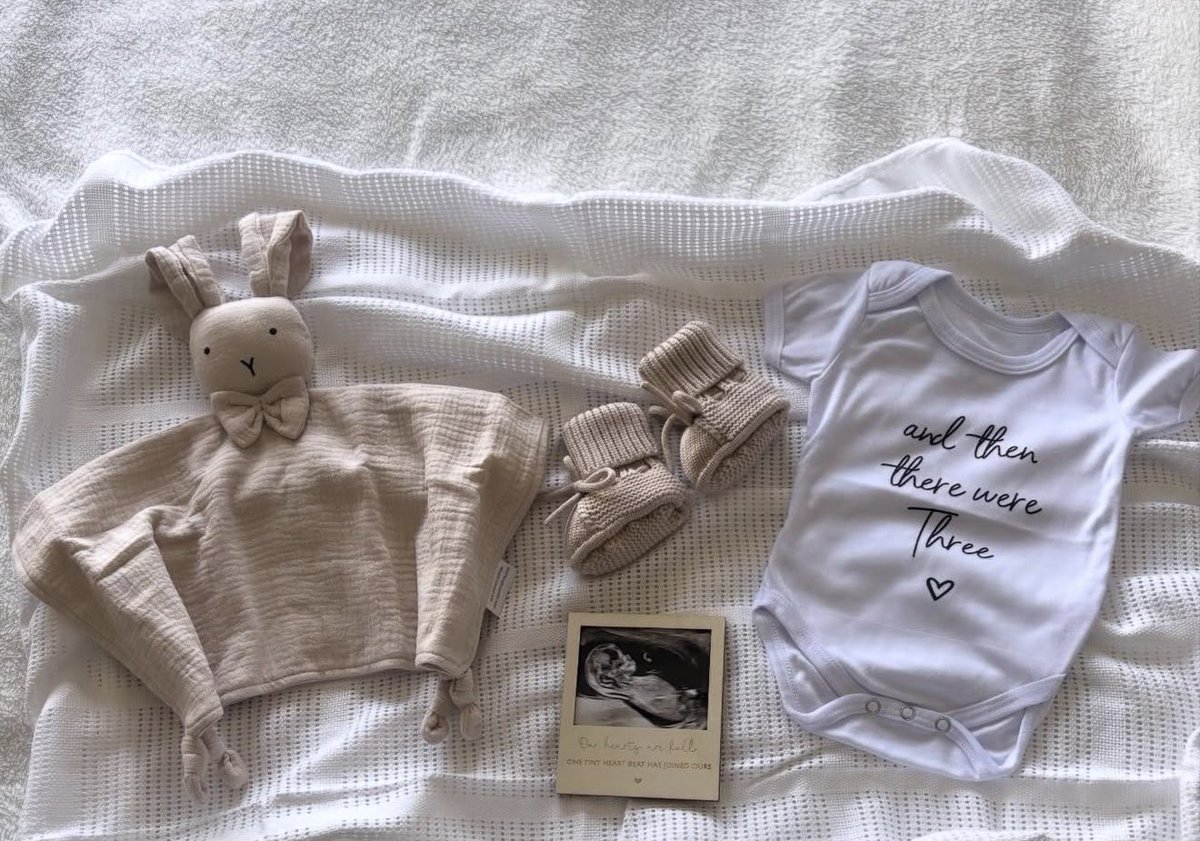 BRATTYBARBl's tweet image. Oh I'll definitely be buying their issue of OK! Magazine… I feel quite emotional #BBUK