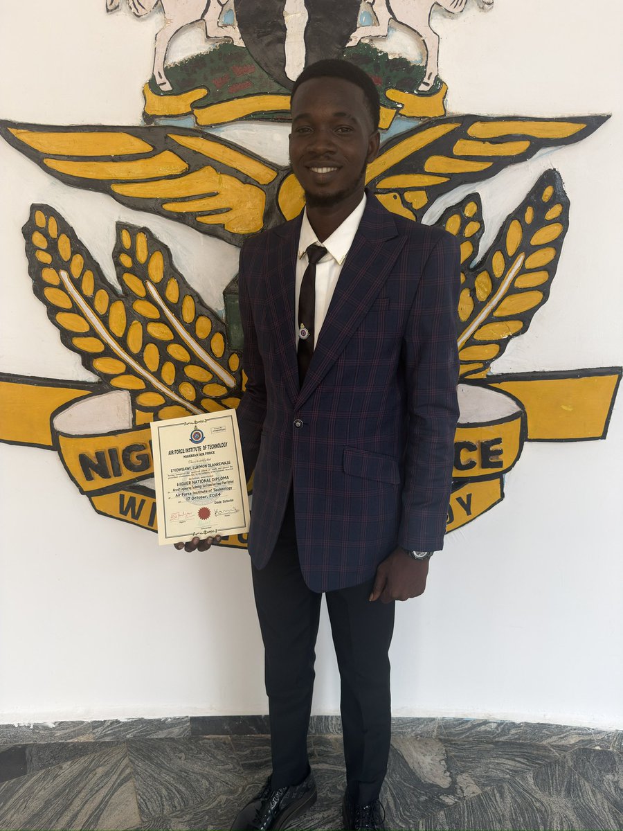 E Yi O Wu A wi tweet media