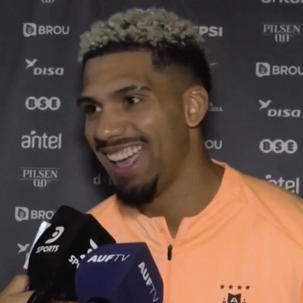 AccessYamal's tweet image. What will you say to Guillermo Varela or Joaquín Piquerez when it comes to marking Lamine Yamal? 

🚨🎙️| Ronald Araújo: "If they know how to pray... let them pray." 😂