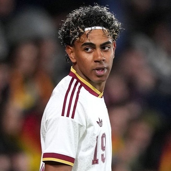 AccessYamal's tweet image. What will you say to Guillermo Varela or Joaquín Piquerez when it comes to marking Lamine Yamal? 

🚨🎙️| Ronald Araújo: "If they know how to pray... let them pray." 😂