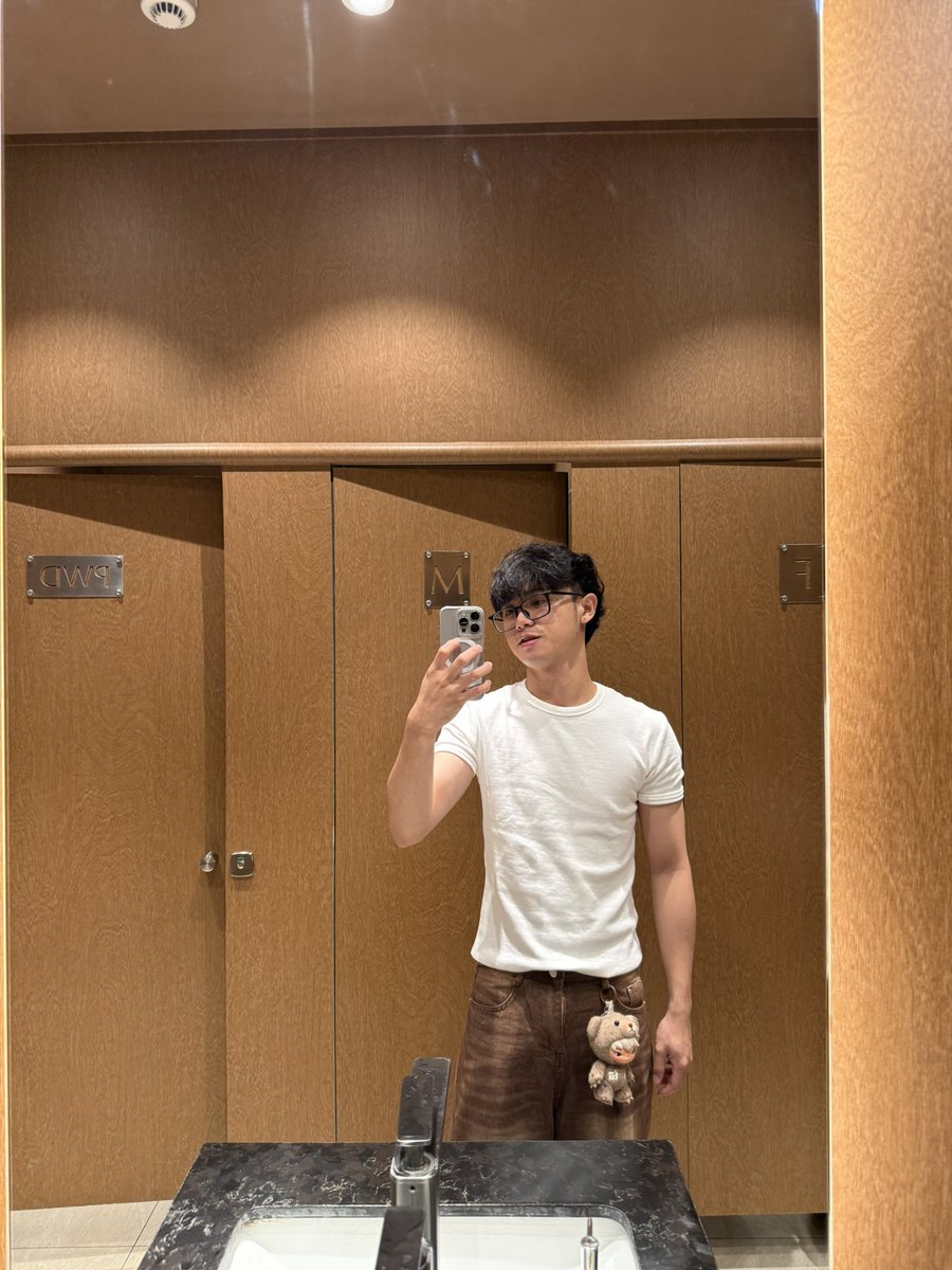 alpha04kl's tweet photo. with my hirono https://t.co/ucktSSjG6v