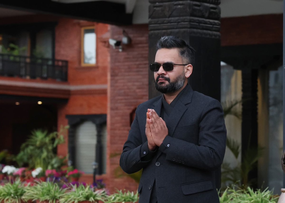 भोलिदेखि कर्मचारीहरू १० बजेदेखि ५ बजेसम्म कटिबद्ध गर्नुपर्ने छ, खाजाको नाममा समेत कार्यालयमा काम रोक्न पाइनेछैन, सिप्टवाईजमा खाजा समय मिलाउनु पर्नेछ । 

कुनै कर्मचारीले ल्याङ्गलुङ्ग गरे सिधै राष्ट्रिय सतर्कता केन्द्रमा सम्पर्क हुनेछ । सिधै निलम्बन सम्म गरिनेछ ।। 

#बालेनसरकार