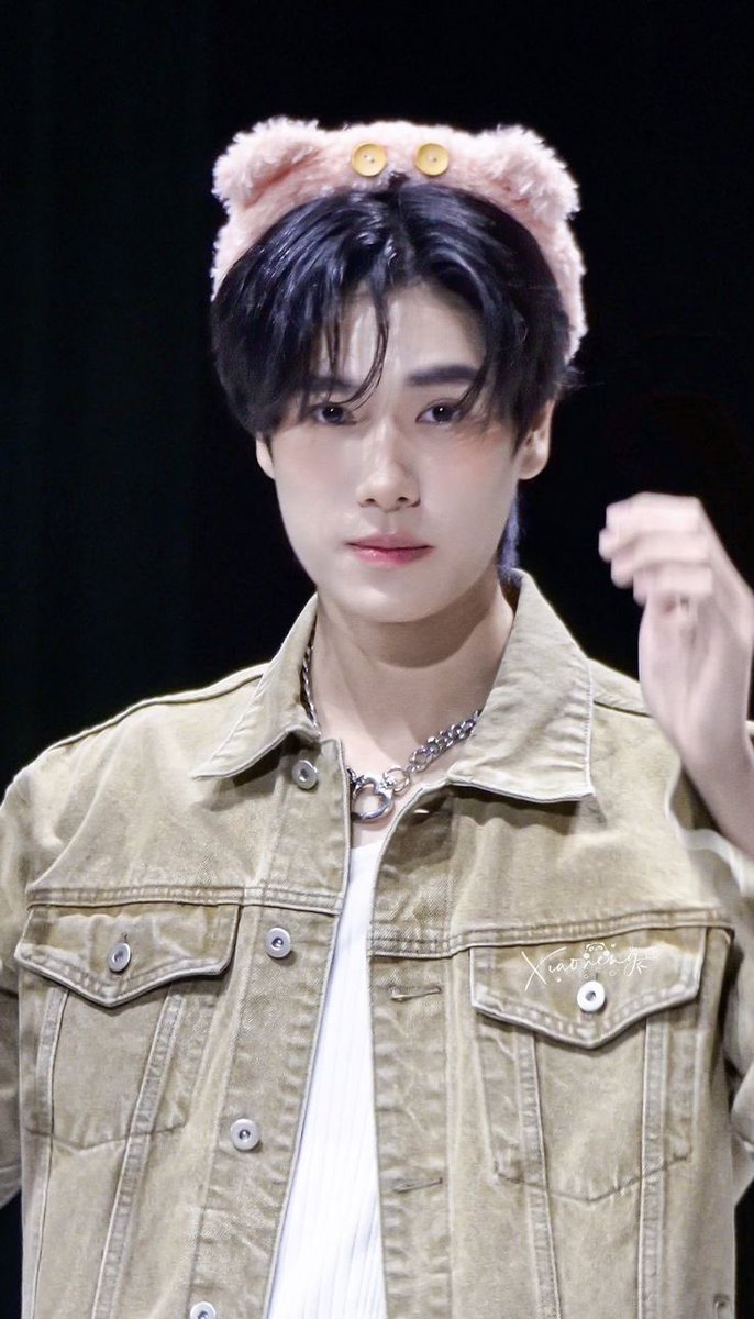 livi 🌙 tweet media