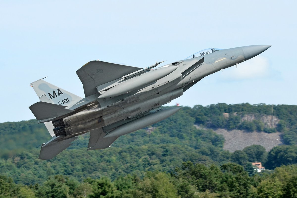 Runway 09/27 Soesterberg Air Base tweet media