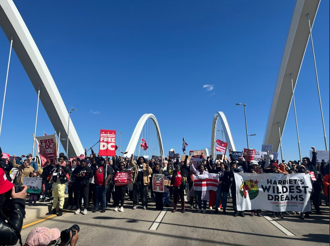 afronews's tweet image. No Kings protesters rally in Baltimore and DC against threats to democracy
By Alexis Larue and Jamannie Morgan, AFRO Interns
ow.ly/ET7V50YAqrs

#nokingsprotest #defenddemocracy #economicjustice #civilrights #resistsauthoritarianism
