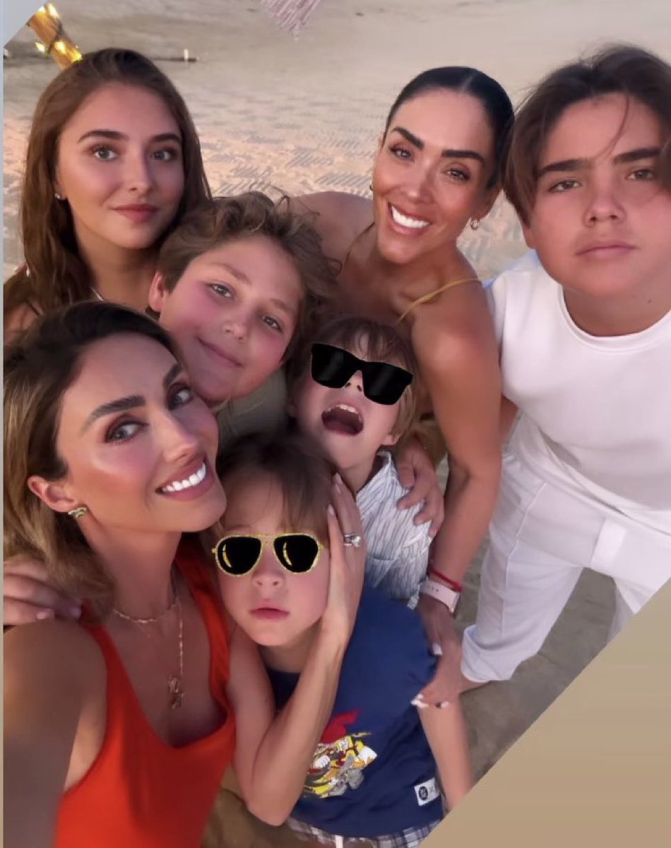 Anahi e Alfonso estão andando juntos demais mesmo
ta ele colocando foto torta no story e ela emoji na carinha dos meninos 😂😂😂