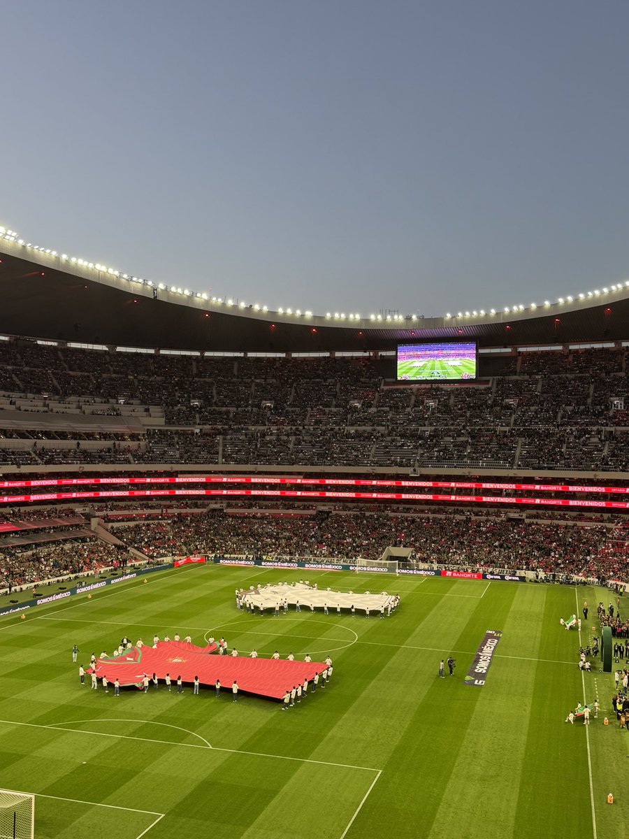 Moni Barraza tweet media