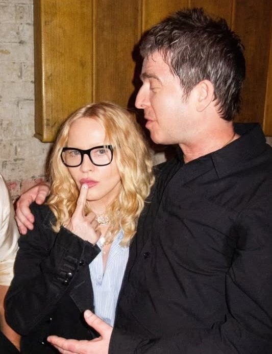 agostina tweet media