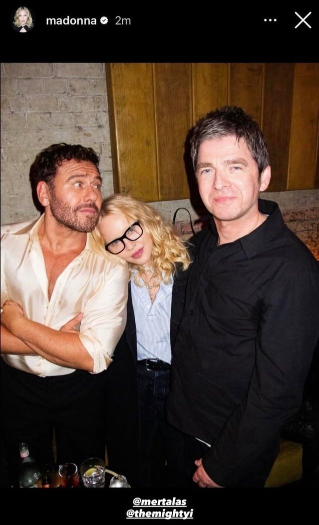 agostina tweet media