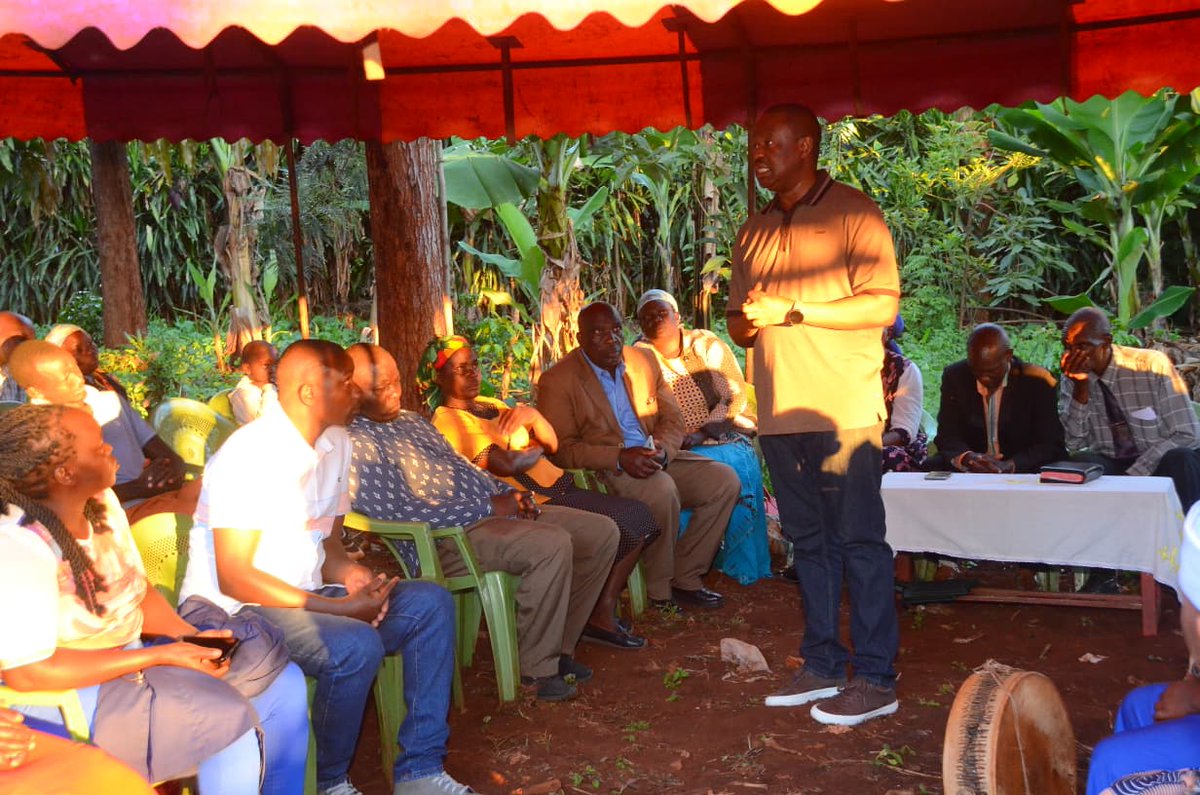 HonchegeNjuguna's tweet photo. On this Palm Sunday evening, I spent time with families in Muruka Ward, giving condolences following the loss of their loved ones. I joined the family of Faith Njambi, and family of Wakahii in grieving the loss of his wife.

To both families, may their loved ones rest in peace. https://t.co/RlQ2r8lVhh