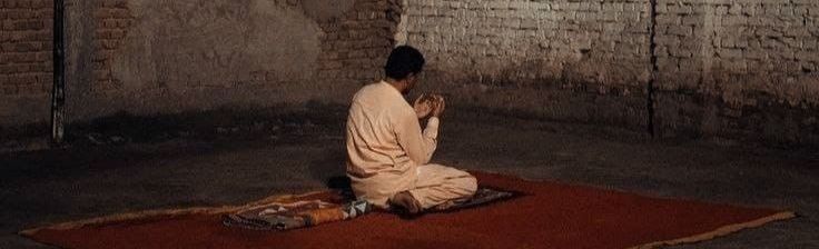 HKoc04's tweet photo. •. *Allah seni o kadar seviyor ki, seni incitecek şeylerden seni koruyor.*

*Bazen sen fark etmeden bazen de sen hissetmeden… https://t.co/ixrK2tMDBk