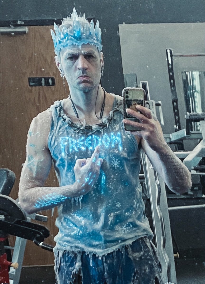PaulBatchelor's tweet photo. @gasolinenvrtbr8 Ice king baby! Dum dum dum dum du du dum dum. https://t.co/di297qHJja