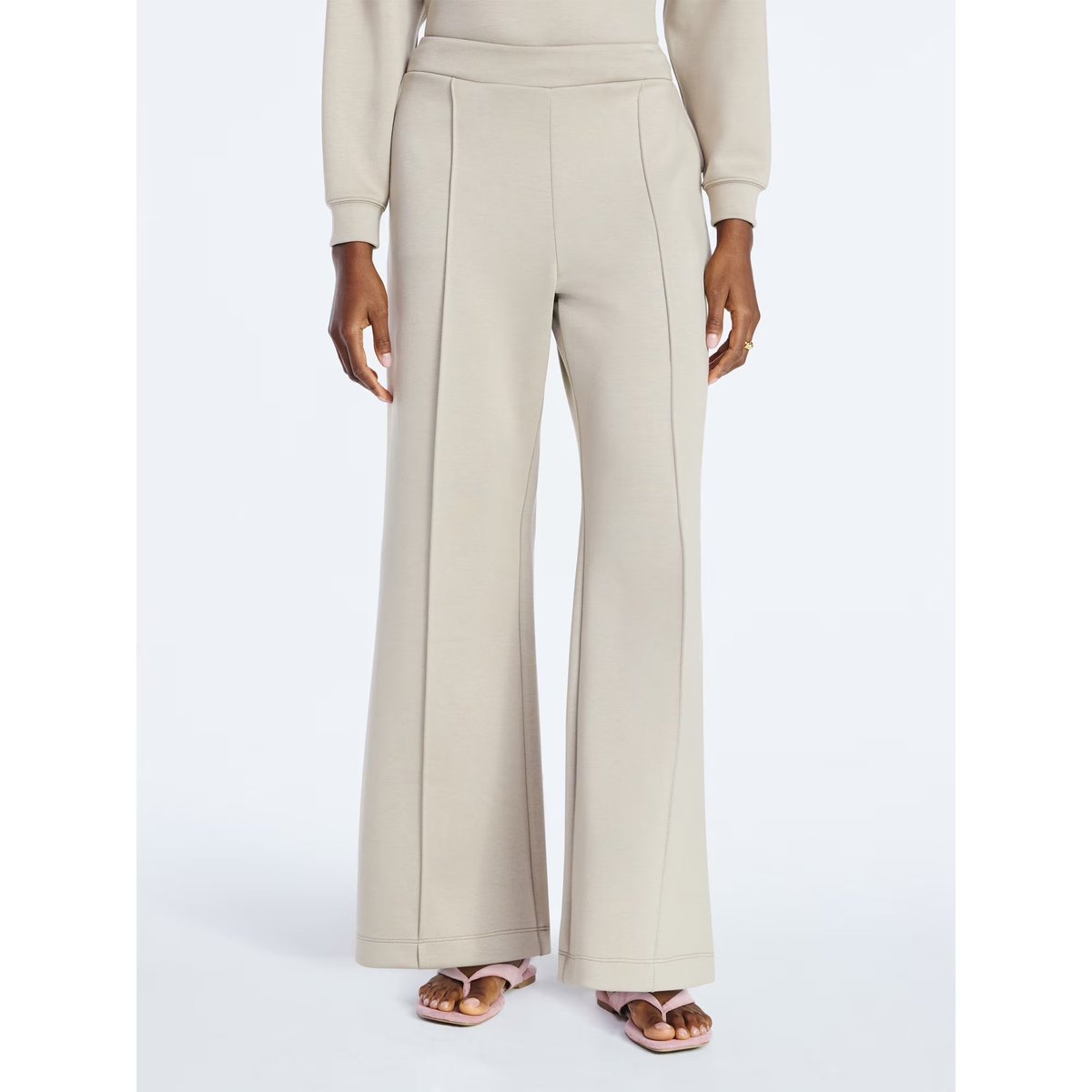 veefindsdaily's tweet photo. If you love the look of high-end 'scuba' fabric brands but not the $100+ price tag, look at these. 🖤 The drape on these Scoop Seamed Sweatpants is incredible. Currently on clearance for **$14.70** (was $21). Total quiet luxury vibes for a fraction of the cost. 🥂 #StyleOnABudget #QuietLuxury
https://t.co/B5UJbgQPMx