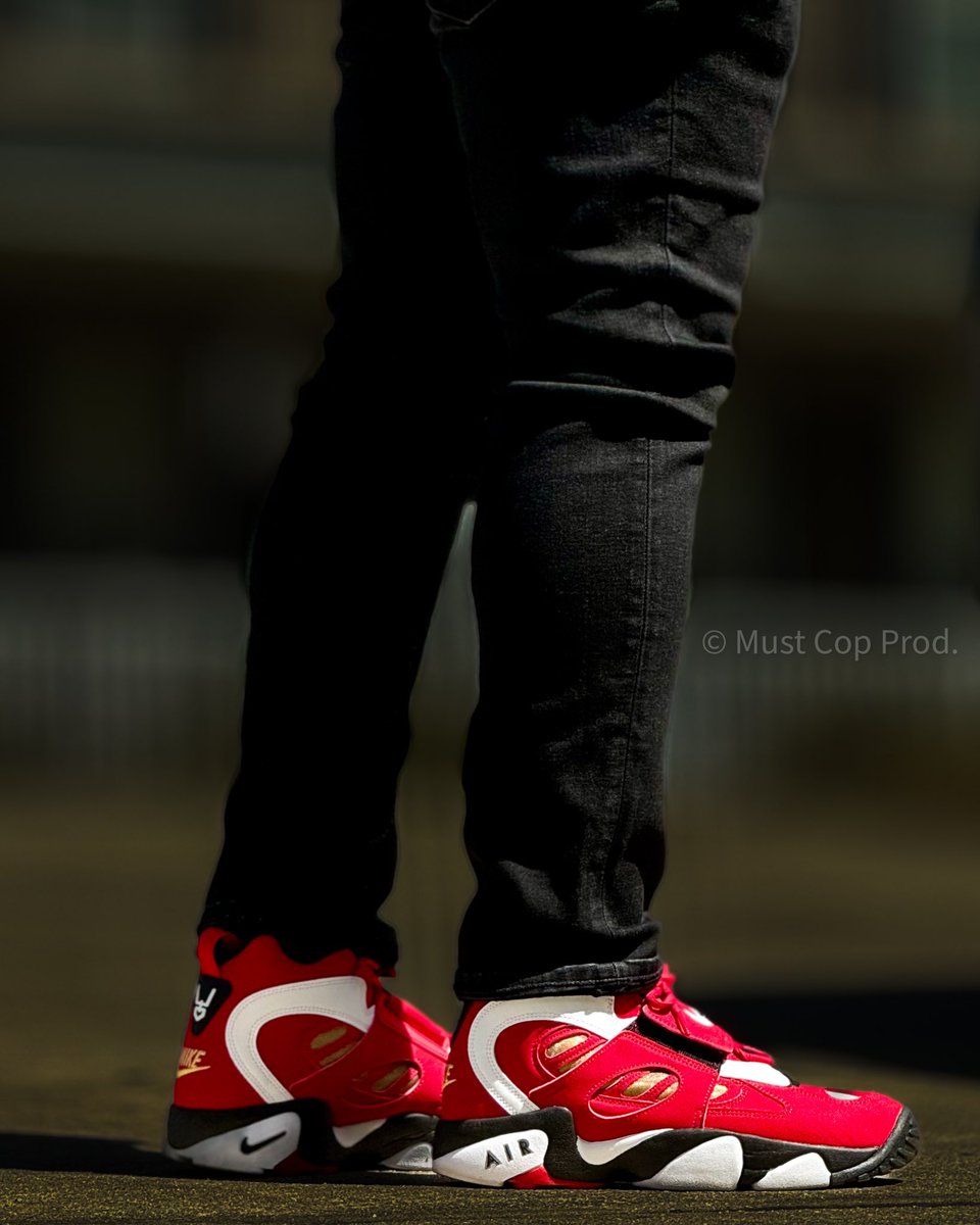 More_2_Conquer's tweet photo. Great day to UnDS something, get out and enjoy some of this good weather‼️ #KOTD Nike Diamond Turf II Prime Red✨💪🏽🫡✌🏽 #nike #wearyoursneakers #enjoylife #FromSoletoSoul #everythingiseasy https://t.co/DDcqlenhjF