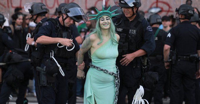 Charly M. tweet media