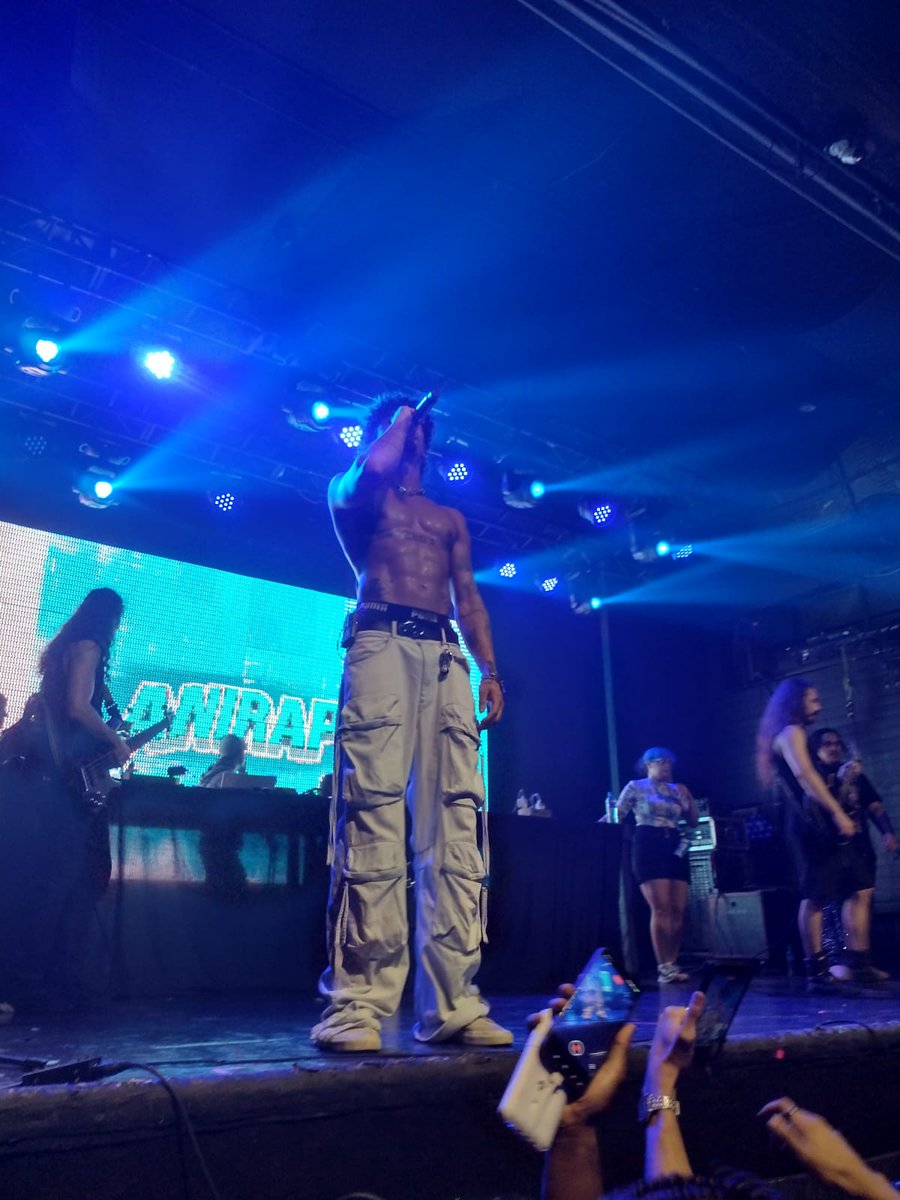 stormisaki's tweet photo. ontem foi do caralho.
#ANITOUR @anirap_oficial https://t.co/yoUmcsV9ps