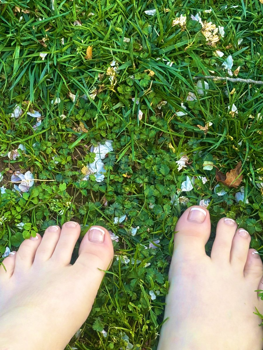 BrattyLexi_'s tweet photo. just got my feet done, abt to start onlyfans soon! lmk what kind of content you wanna see 😉 https://t.co/UWPxM3FE0C
