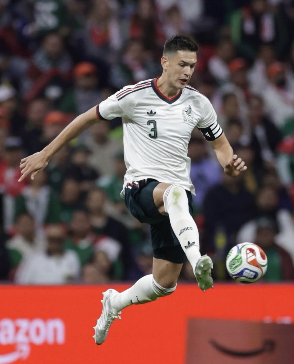 HatTrickChris's tweet photo. My biggest takeaway from yesterday is that Cesar Montes is STILL Mexico’s best CB. 🇲🇽🛡️

Johan Vasquez is better for club, but for Mexico, Montes has been better.

- Better at the 2025 NL
- Better at the 2025 GC
- Better vs Portugal last night

Most disrespected player in our XI. https://t.co/x8bW6FVI59