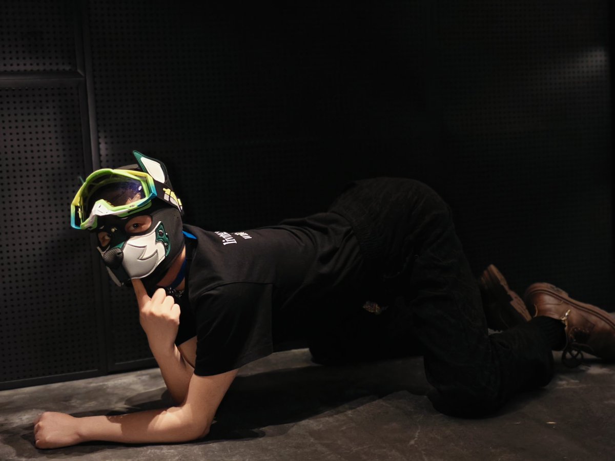 “什么庞然大物溜过去了？！”
好朋狗：<a href="/xiaogouanuo/">小狗阿诺（Arnotto）</a>
📷：@jiangzhi6866