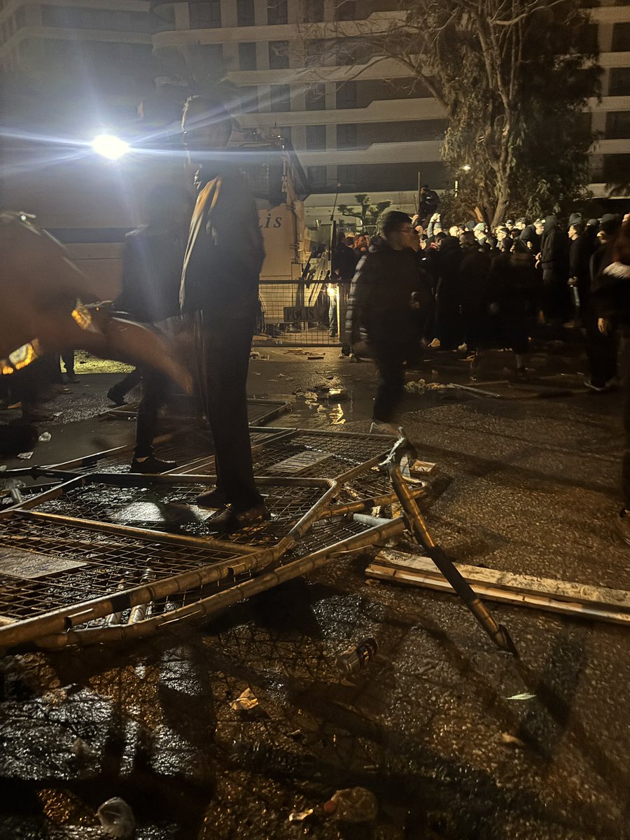 KIPCAK26's tweet photo. Bizler, tribün çocukları olarak her zaman Milletimizin yanında durduk. Hiçbir zaman milliyetçilik duygumuzdan ödün vermedik. Ama yapılanlar, İzmir Emniyeti’ne yakışmadı.
Tererüst Değil Taraftarız.
YAZIKLAR OLSUN 
 ‼️‼️‼️‼️ https://t.co/35zd0XxAI8