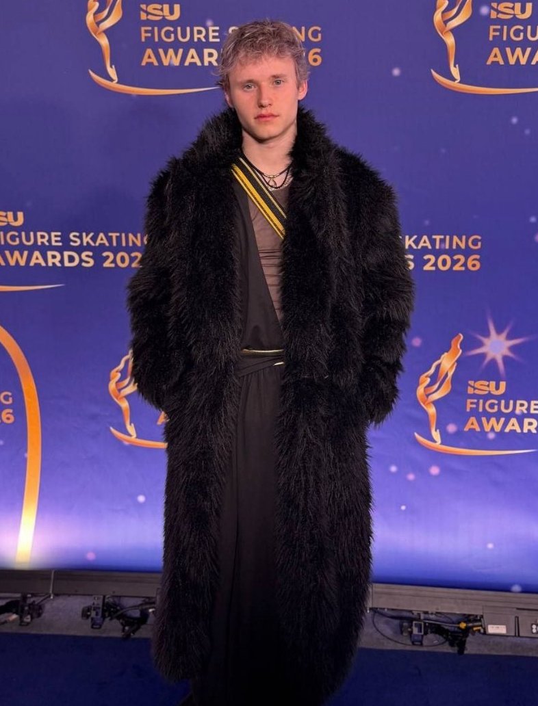 suggestme_name's tweet photo. when you're in "who can wear the most garment" competition and your opponent is ilia malinin https://t.co/fmAcahxnn6