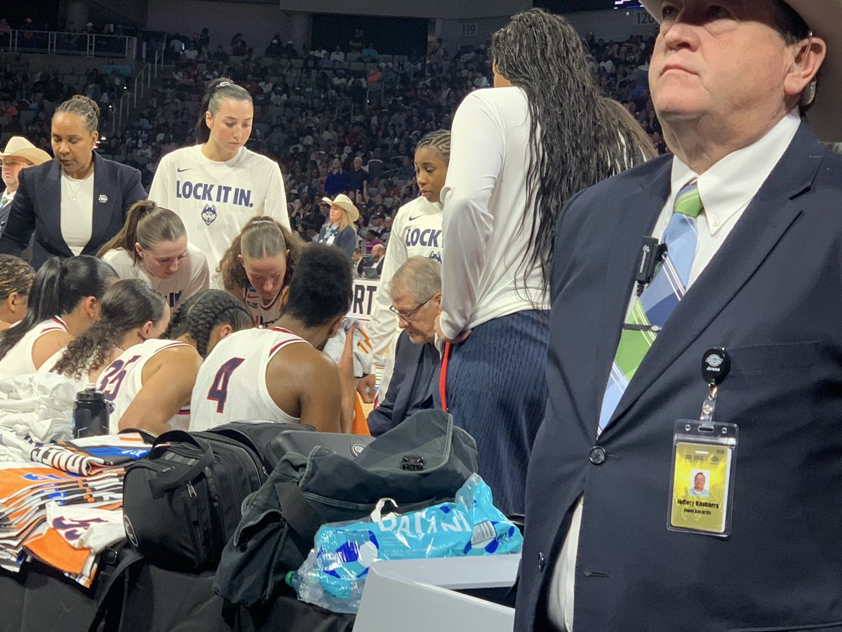 mrobb62's tweet photo. @UConnWBB heads to 4th quarter leading @ndwbb 47-36. Post game later on @WFSBnews and WFSBPlus https://t.co/xpc5oUGR5m