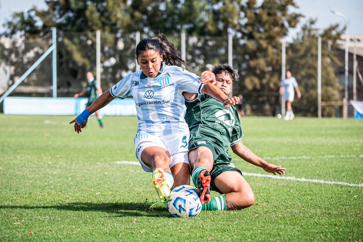 Racing golpeó en los momentos clave y venció 2-0 a un Ferro que resistió con diez Racing golpeó en los momentos clave y venció 2-0 a un Ferro que resistió con diez