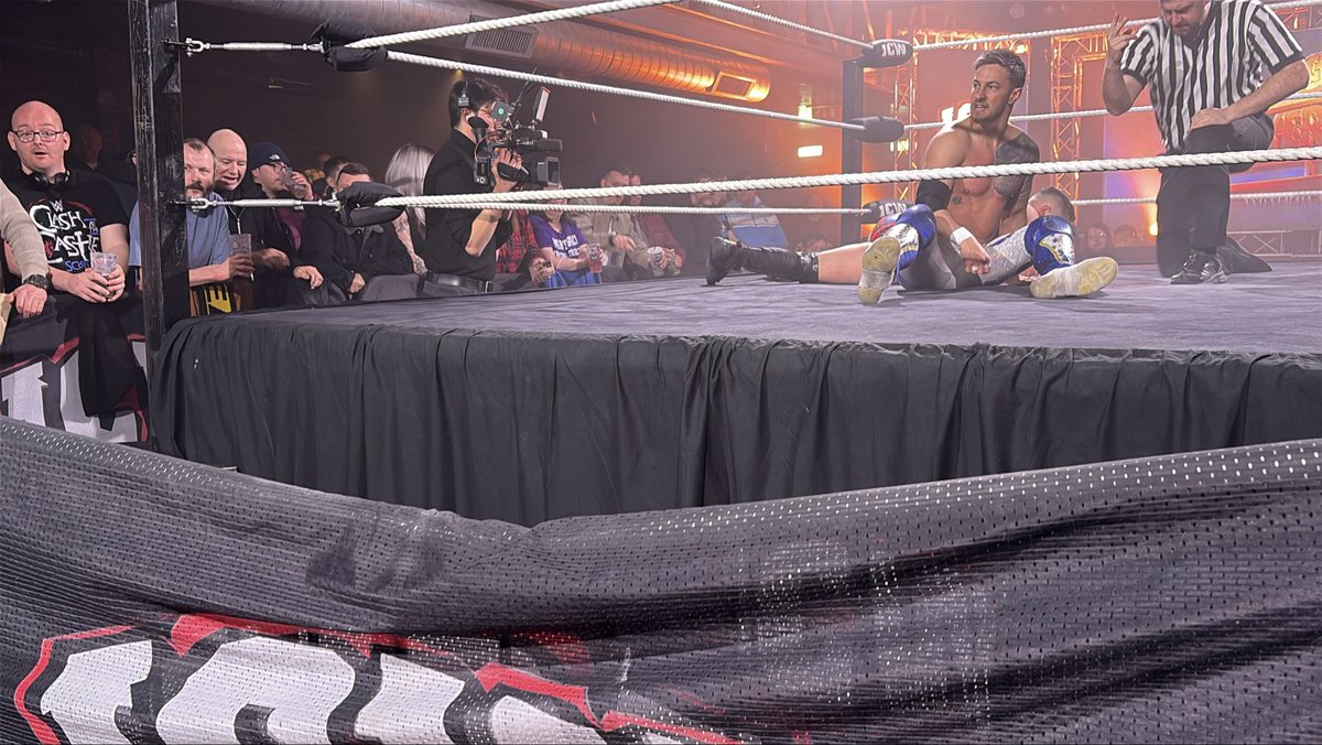 Braunscello's tweet photo. @CraigAR_ 

Fucks sakes Craig 😅😅

@InsaneChampWres 
@Triller_TV 
#icw https://t.co/jcbgrcZVKN