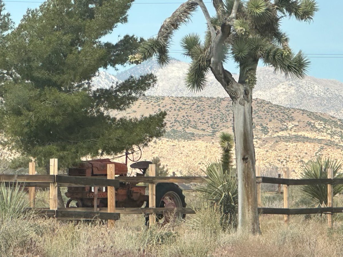 MachineryPete's tweet photo. Spotted this vintage workhorse this morning on travel out west to visit family https://t.co/WWshN4OVOB