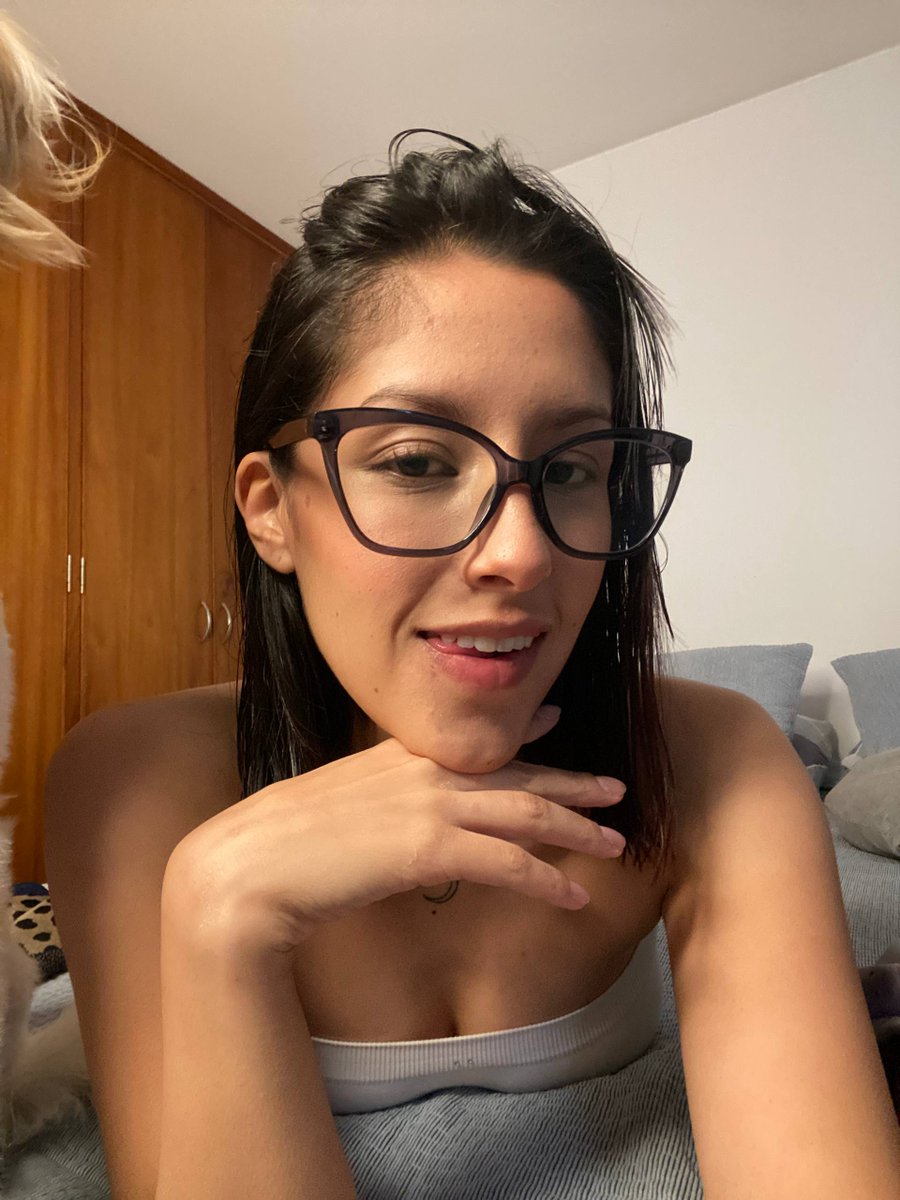 DifferentGirlrl's tweet photo. Dimanche fin de semaine, ma soeur et moi on a décider de régaler tout ceux qui vont RT et commenter "cadeau" https://t.co/AdTSiyzHwj