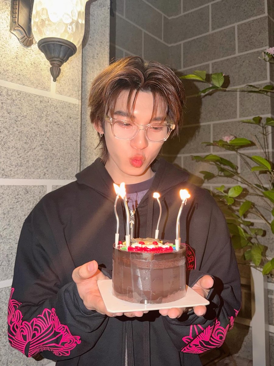 jiraphat tweet media