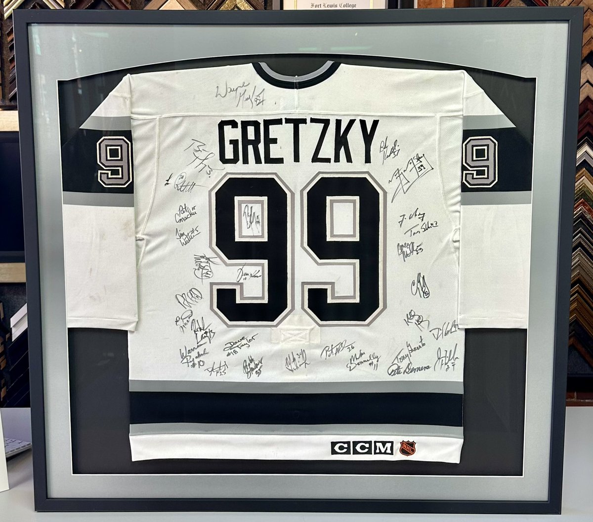 5280 Custom Framing tweet media