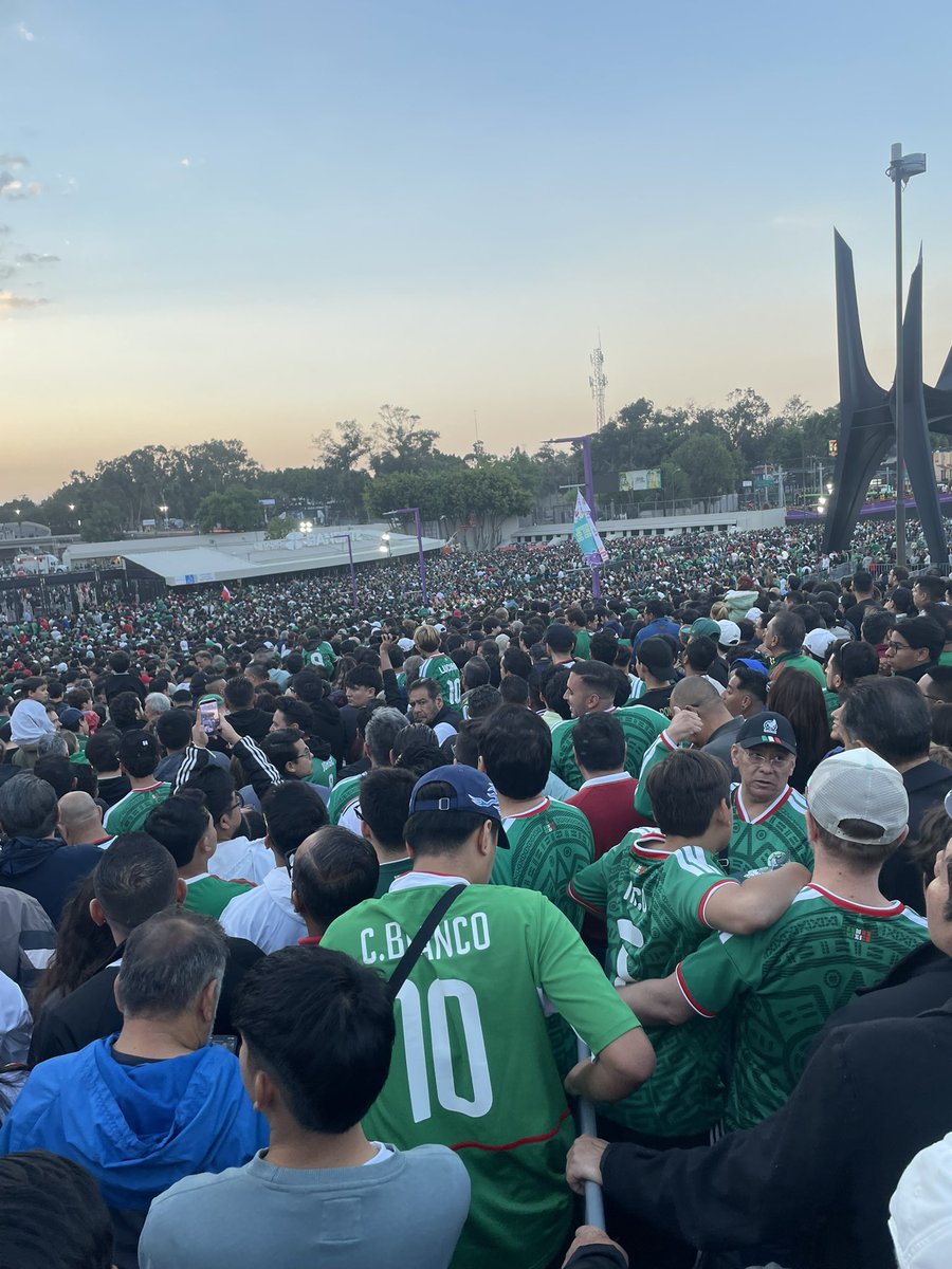 pervazquez's tweet photo. @adelarosa Nos tuviste como tus pndjs @fankisports imposible acceder, la gente empujando @Profeco existe la posibilidad de alguna demanda??? @adelarosa @gioo_007 @DavidFaitelson_ @miseleccionmx @VILLALVAZO13 https://t.co/eGJDVxMelQ