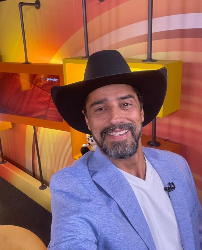 MundinCapetinha's tweet photo. Primeira selfie depois do livramento.🤳 https://t.co/MNyUwJpvLv