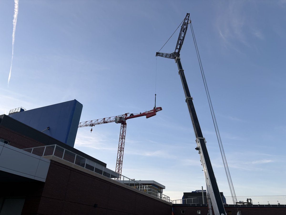 Jordan_Feeney13's tweet photo. And just like that, the crane is gone.. https://t.co/DfXfQ6B8ON