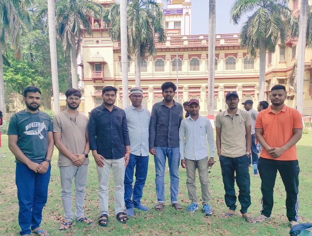 dp_BHU's tweet photo. आज का प्रेरणादायक क्षण – BHU
आज हमारे बीच आदरणीय समाजसेवी एवं प्रेरणादायक शिक्षक प्रदीप पाल भैया जी की गरिमामयी उपस्थिति रही।इस अवसर पर भैया जी ने अपने उद्बोधन में लक्ष्य निर्धारण,सकारात्मक सोच और समाज के प्रति जिम्मेदारी निभाने के लिए प्रेरित किया।🙏❤️ https://t.co/ayJCRAgQR5