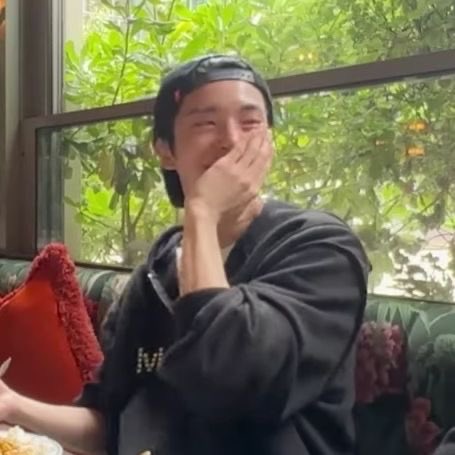 I am Evan's kitten 💋 tweet media