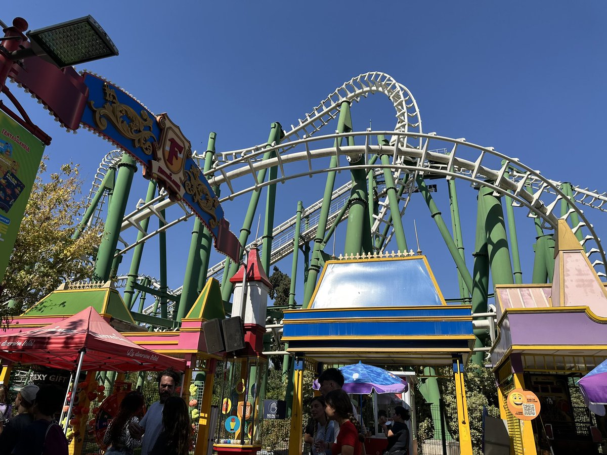 La Ro Gata Bajo La Lluvia 🐈🌧🎤 tweet media